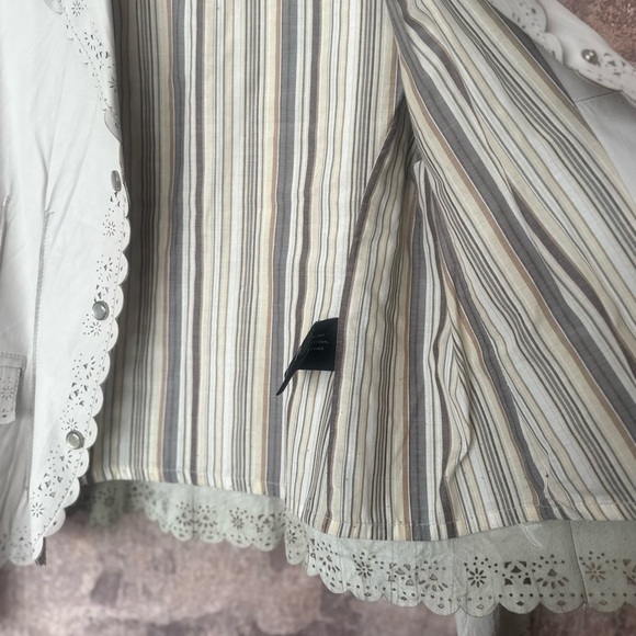 Leather laser cut detail bone color jacket snap closure with pockets - Picture 9 of 15